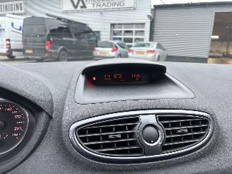 Renault Clio 1.6-16V Dynamique S Automaat picture 23