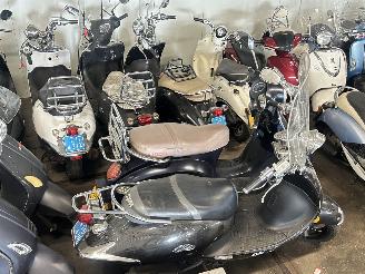 Overige  Partij 58 scooters picture 8