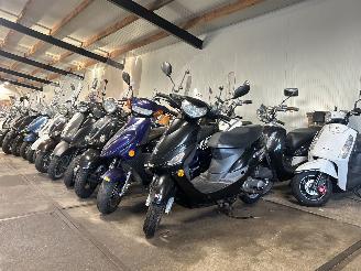 dañado ciclomotor Overige  Partij 58 scooters 2026/1