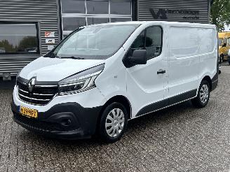 Vaurioauto  commercial vehicles Renault Trafic 2.0 dCi 120 T29 L1H1 Comfort 2020/10