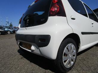 Peugeot 107 Active 5drs picture 21