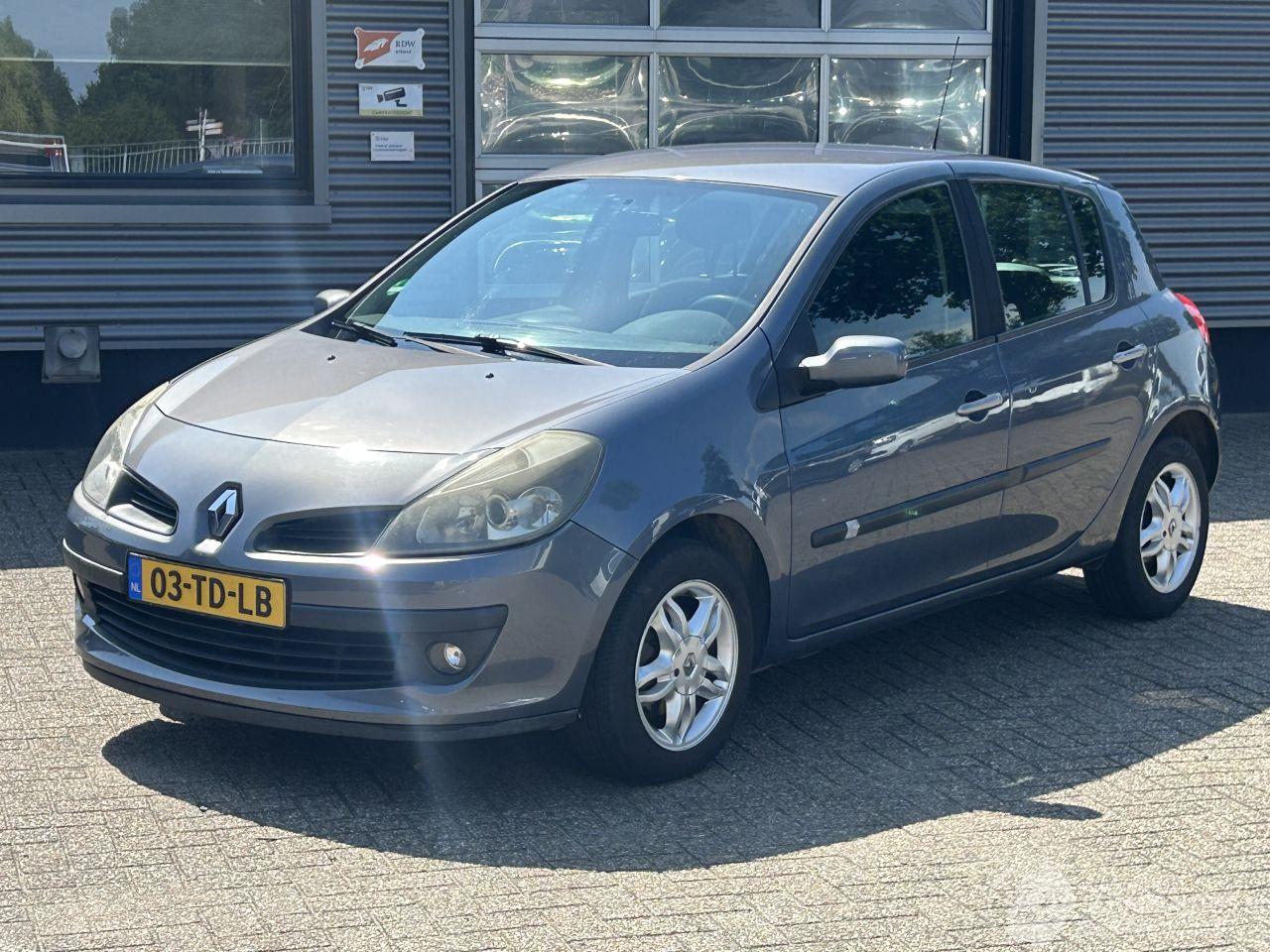 Renault Clio 1.6-16V Privilège