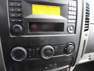Mercedes Sprinter 414 2.2 CDI 432 HD 3 zits koffer met laadklep airco picture 7
