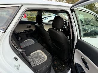 Kia Ceed 1.6 GDI Plus Pack (Hatchback 5-dr.) picture 19