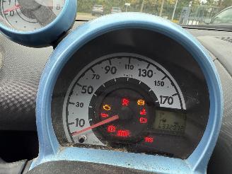 Peugeot 107 1.0-12V Urban Move AIRCO Hatchback 5-dr. picture 21