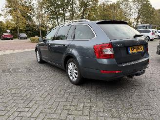 Damaged car Skoda Octavia 1.6 TDI Greentech PANORAMADAK  Ambition Business 2016/11