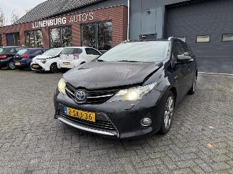 Vaurioauto  passenger cars Toyota Auris 1.8 Hybrid Lease Pro 2013/11