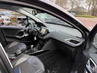 Peugeot 2008 1.2 PureTech Féline (SUV 5-dr.) picture 24