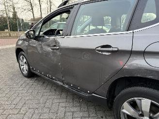 Peugeot 2008 1.2 PureTech Féline (SUV 5-dr.) picture 9