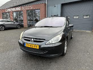 skadebil auto Peugeot 307 1.6-16V Griffe   LEER (Hatchback 5-dr.) 2005/2