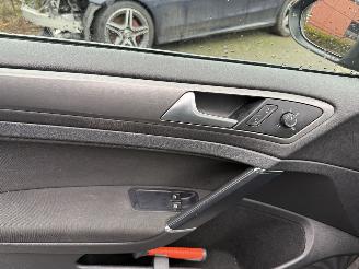 Volkswagen Golf 1.6 TDI Highline BlueMotion picture 27