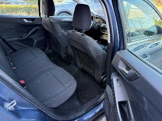 Ford Focus 1.0 EcoBoost Titanium Business picture 17