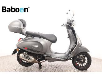 krockskadad bil bromfiets Vespa  Sprint 45KM 2019/4