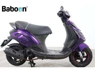 skadebil bromfiets Piaggio  Zip 45KM 2011/8
