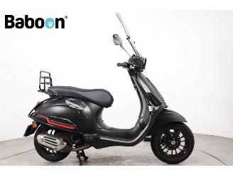 krockskadad bil bromfiets Vespa Sprint 45KM  2020/11