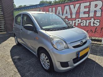krockskadad bil auto Daihatsu Cuore 1.0 comfort plus S 2012/4