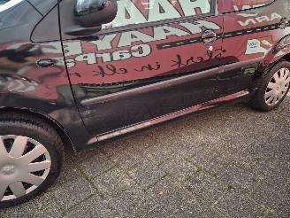 Peugeot 107 1.0 12v sublime picture 6