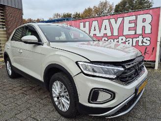 Damaged car Volkswagen T-Roc 1.5 tsi life business 2024/1