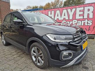 damaged passenger cars Volkswagen T-Cross 1.0 tsi style AUTOMAAT 2022/5