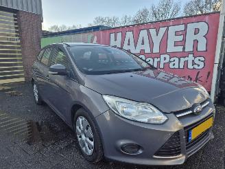 krockskadad bil auto Ford Focus 1.6 tdci econetic lease trend 2013/4