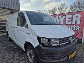 krockskadad bil bedrijf Volkswagen Transporter 2.0 tdi L2H2 trendline 2016/5