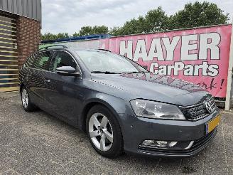 krockskadad bil auto Volkswagen Passat 1.6 TDI Bluemotion executive edition 2014/2