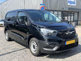 krockskadad bil bedrijf Opel Combo 1.5D L2H1 75KW 2023/6