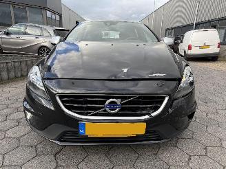 Volvo V-40 1.6 T3 R-Design picture 2