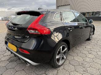 Volvo V-40 1.6 T3 R-Design picture 4