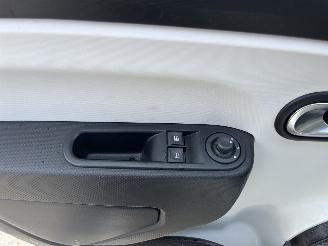 Renault Twingo 1.0 SCe Collection picture 16