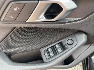 BMW 1-serie 116i SPORT AUTOM PANO picture 18