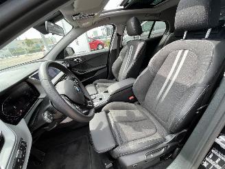 BMW 1-serie 116i SPORT AUTOM PANO picture 17