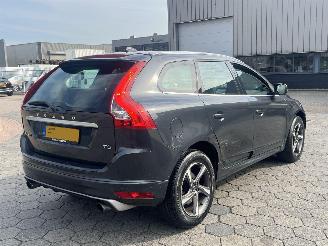 Volvo Xc-60 2.0 T5 FWD R-Design AUTOMAAT picture 4