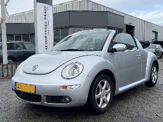 uszkodzony samochody osobowe Volkswagen New-beetle Cabriolet 1.6 Trendline 2010/6