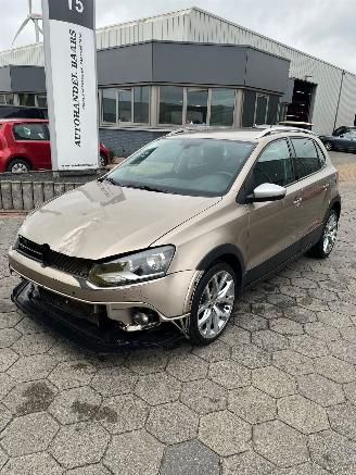 Schadeauto Volkswagen Polo 1.2 TSI Cross 2017/1