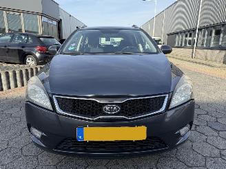 Kia Cee d Sporty Wagon 1.4 CVVT Navigator Plus Pack picture 2