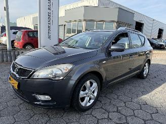 Unfallwagen Kia Cee d Sporty Wagon 1.4 CVVT Navigator Plus Pack 2012/4