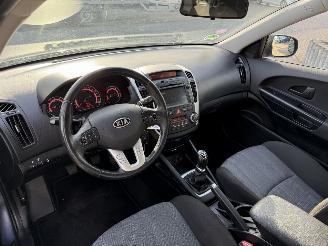 Kia Cee d Sporty Wagon 1.4 CVVT Navigator Plus Pack picture 17