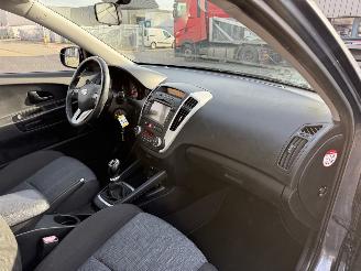 Kia Cee d Sporty Wagon 1.4 CVVT Navigator Plus Pack picture 16