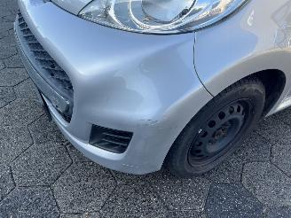 Peugeot 107 1.0-12V Urban Move picture 9