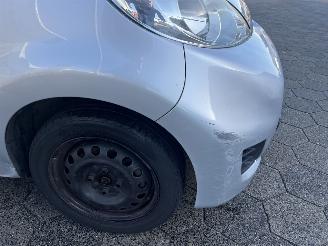 Peugeot 107 1.0-12V Urban Move picture 10