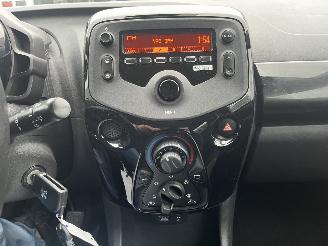 Peugeot 108 1.0 e-VTi Envy picture 20