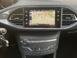 Peugeot 308 SW 1.2 PureTech Allure picture 17