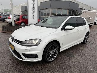 krockskadad bil auto Volkswagen Golf 150 Pk Business Edition R 1.4 TSI 2015/2