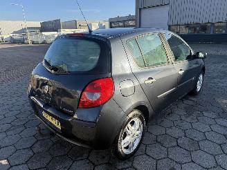 Renault Clio 1.4-16V Exception picture 5