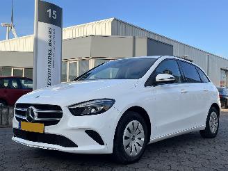 krockskadad bil auto Mercedes B-klasse 200d AUTOMAAT 2022/5