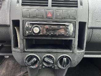 Volkswagen Polo 1.4-16V Optive picture 17