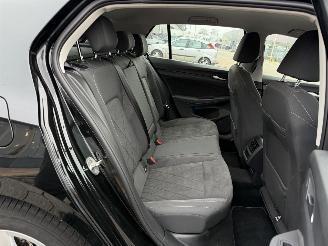 Volkswagen Golf 1.0 eTSI Life Business picture 12