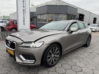 Voiture accidenté Volvo V-60 2.0 T6 Recharge AWD Inscription 2022/4
