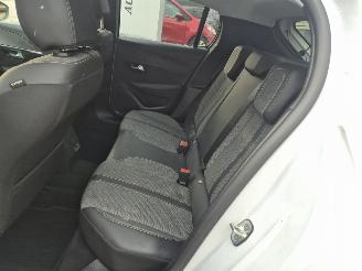 Peugeot 208 1.2 PureTech 100 Allure picture 12